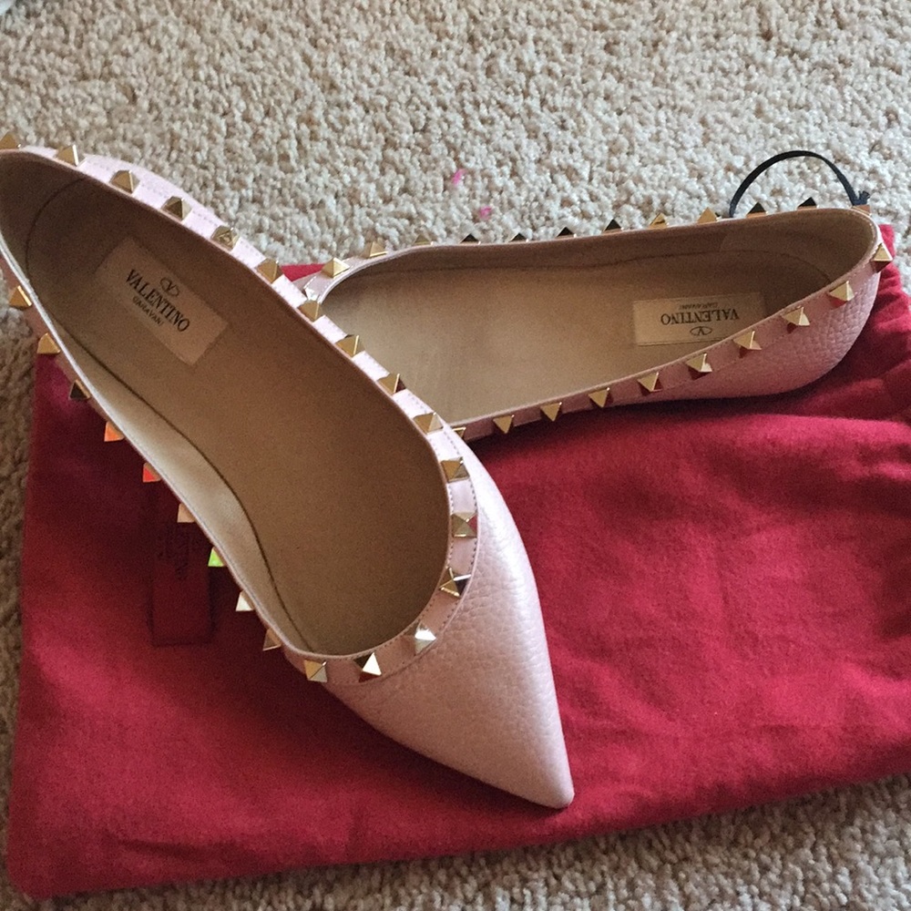🎉SOLD🎉Valentino Rockstud Flats